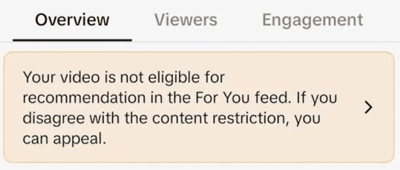 Вкладка Overview в аналитике видео TikTok с уведомлением Your video is not eligible for recommendation in the For You feed и ссылкой на апелляцию
